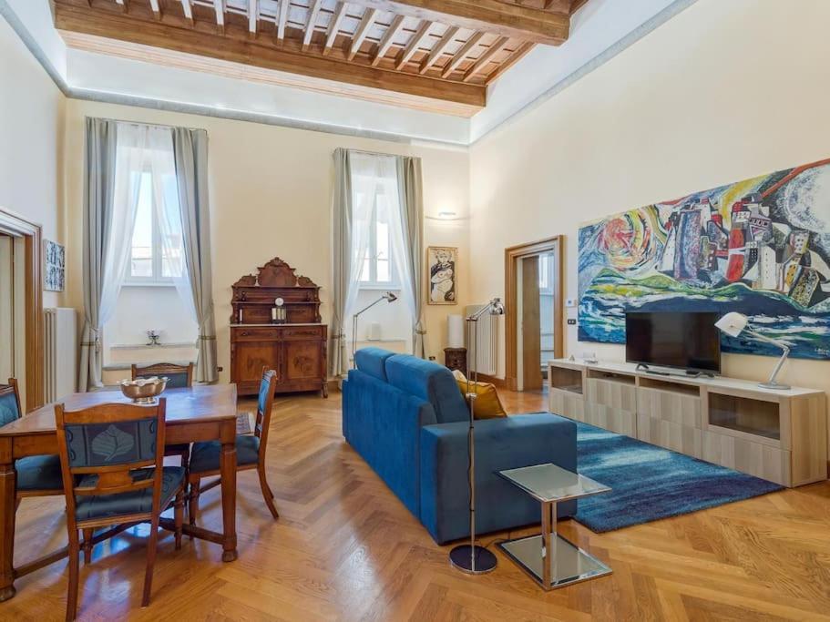 In A 1400s Building In Via Dei Coronari Piazza Navona * Roma